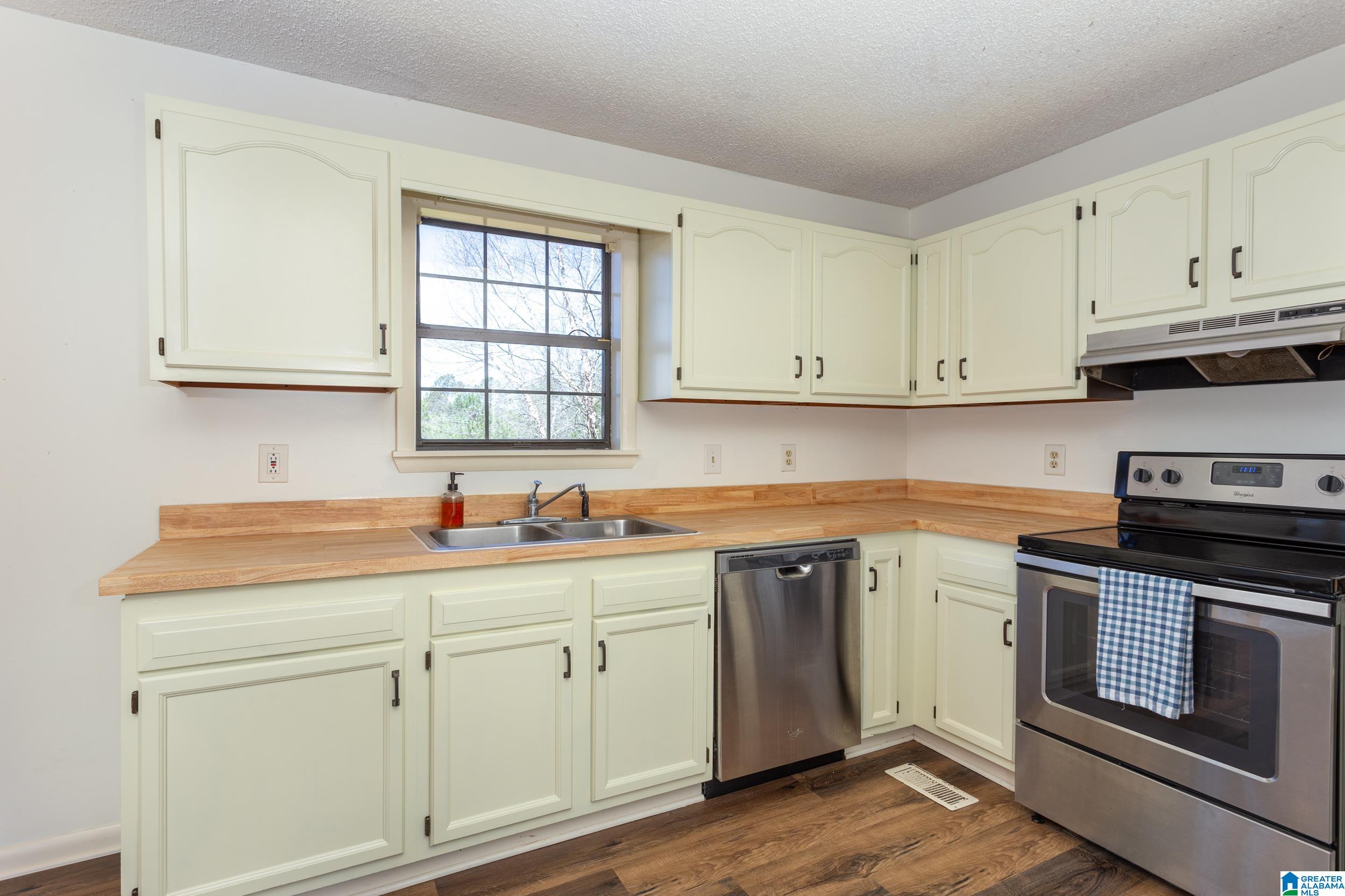 726 Arrowhead Lane Talladega, AL 35160 - Photo 11 of 34