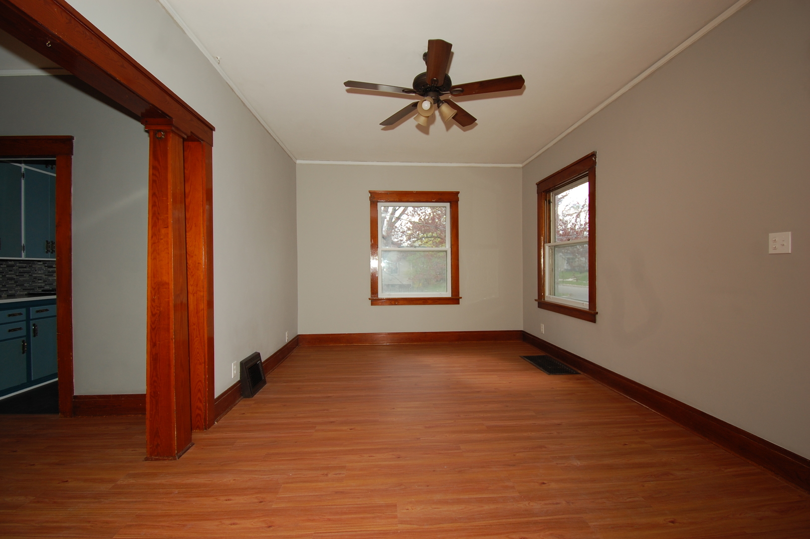 653 Jay Street Elgin, IL 60120 - Photo 3 of 12
