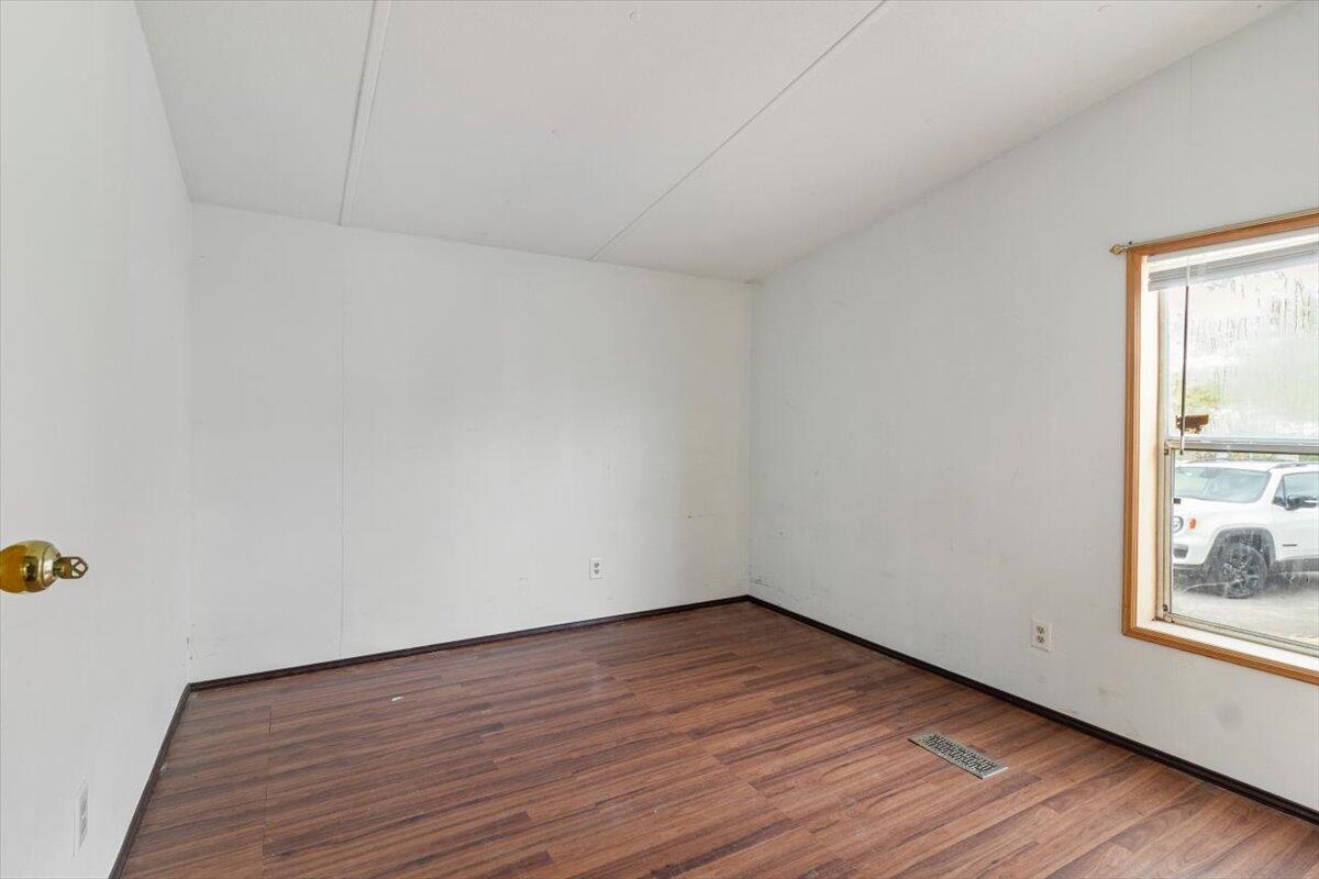 6850 Downing Road, Unit 66 Central Point, OR 97502 - Photo 14 of 15 Bedroom 3