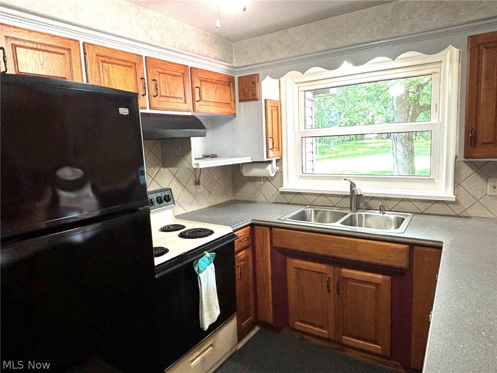 1961 Killian Road Akron, OH 44312 - Photo 6 of 23 Kitchen with included appliances
