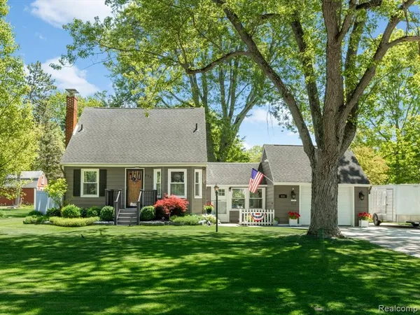 $369,900 | 832 North 9th Street, St. Clair, MI 48079