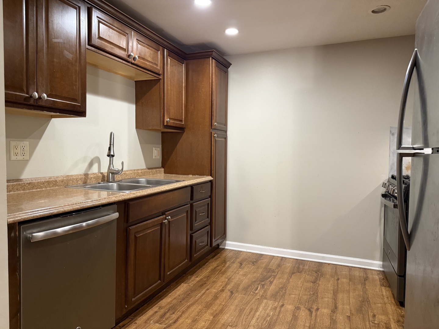 154 East Bailey Road, Unit G Naperville, IL 60565 - Photo 5 of 16