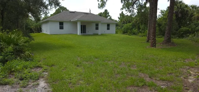 a view of a house with a yard