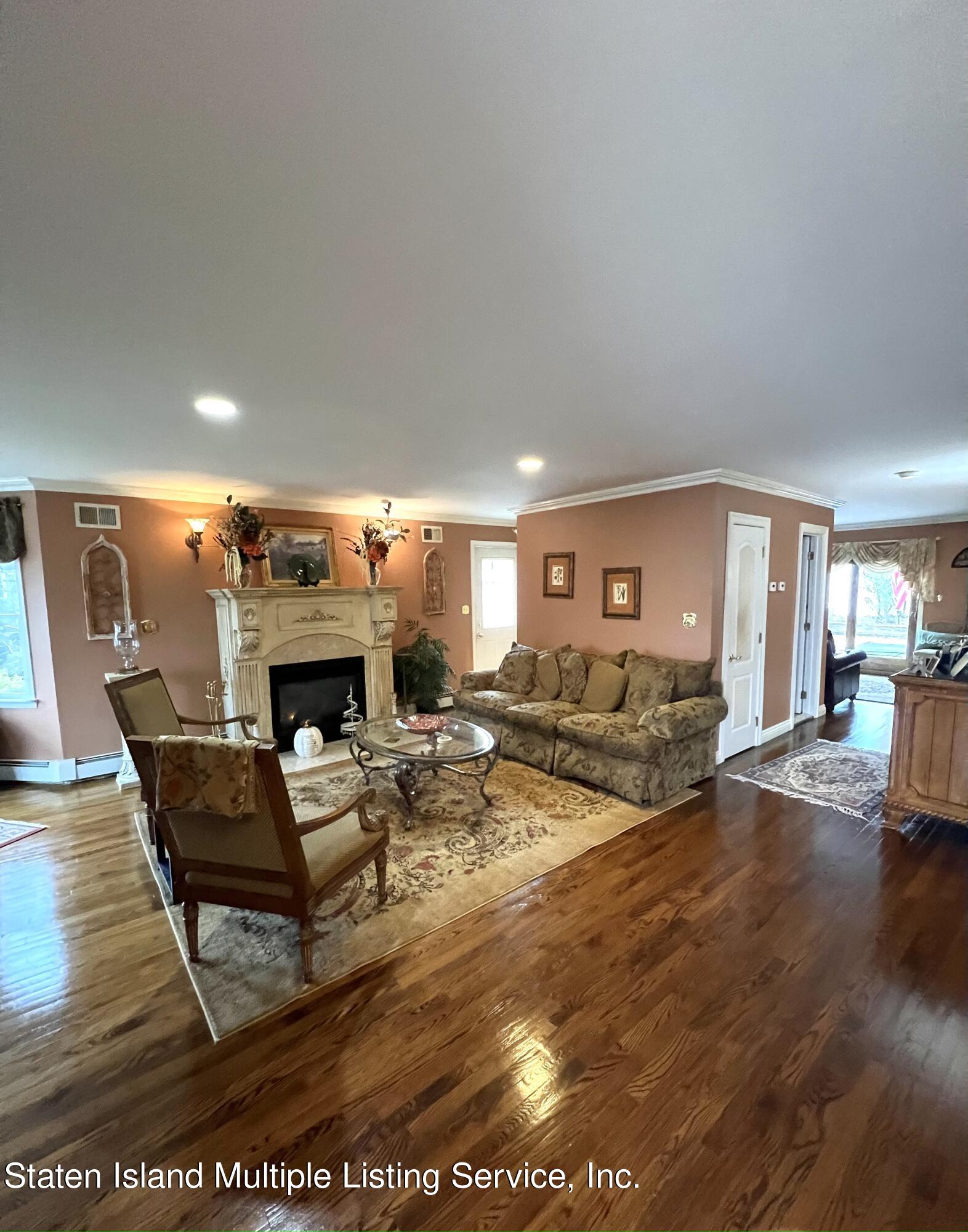 383 Beach Road Staten Island, NY 10312 - Photo 4 of 34 842A74F4-B315-447A-94EB-27190D71A290_1_2