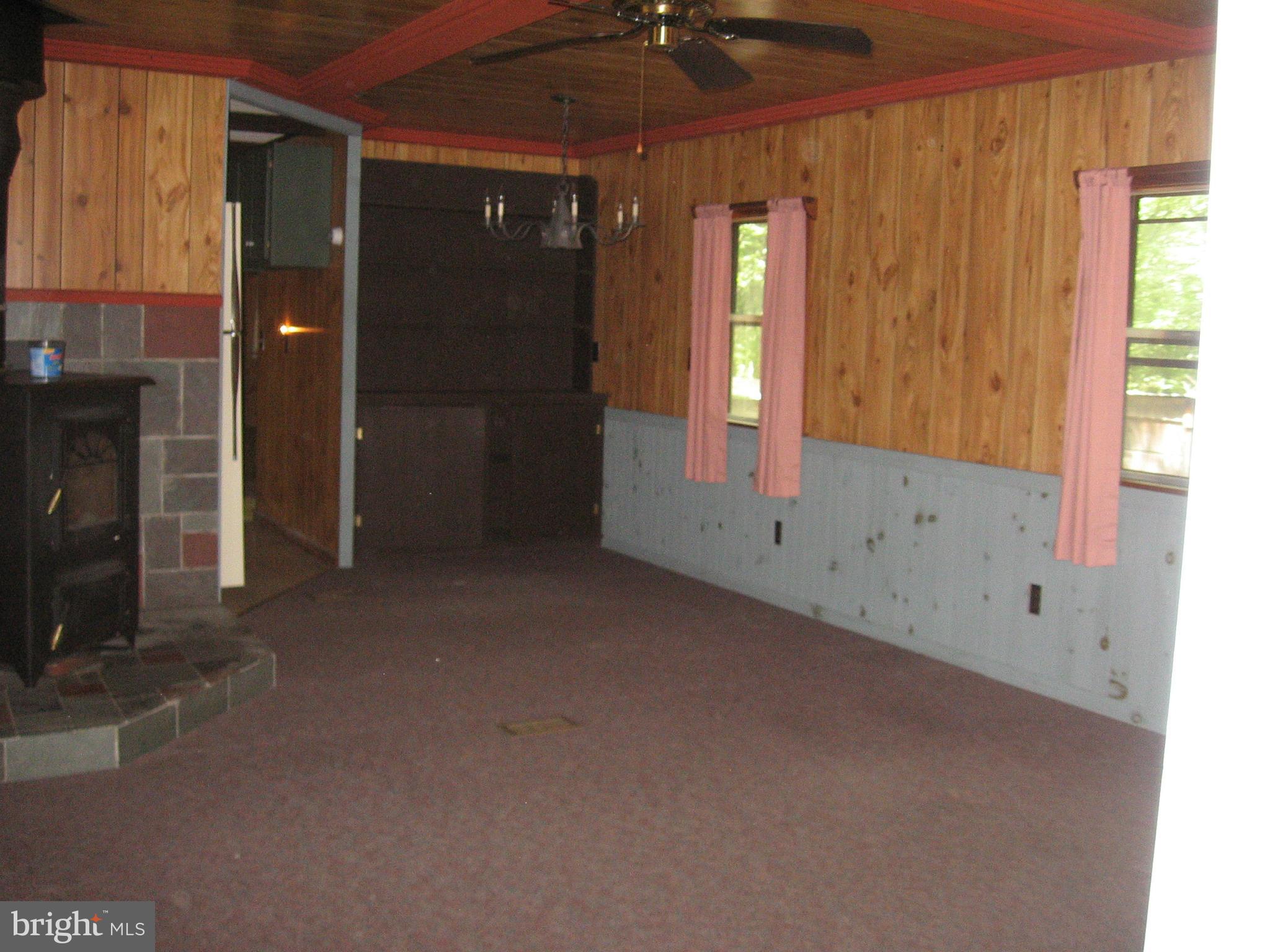 92 Funk Berkeley Springs Berkeley Springs, WV 25411 - Photo 15 of 30 Living Room