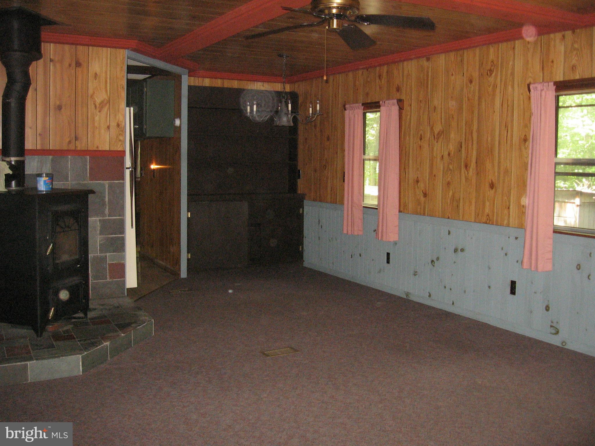 92 Funk Berkeley Springs Berkeley Springs, WV 25411 - Photo 16 of 30 Living Room