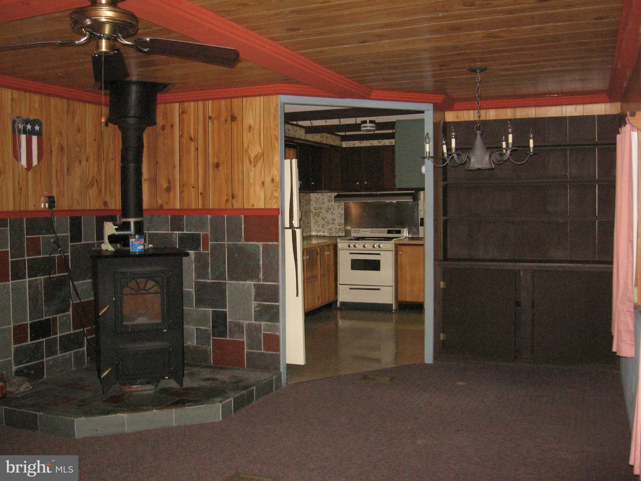 92 Funk Berkeley Springs Berkeley Springs, WV 25411 - Photo 17 of 30 Living Room