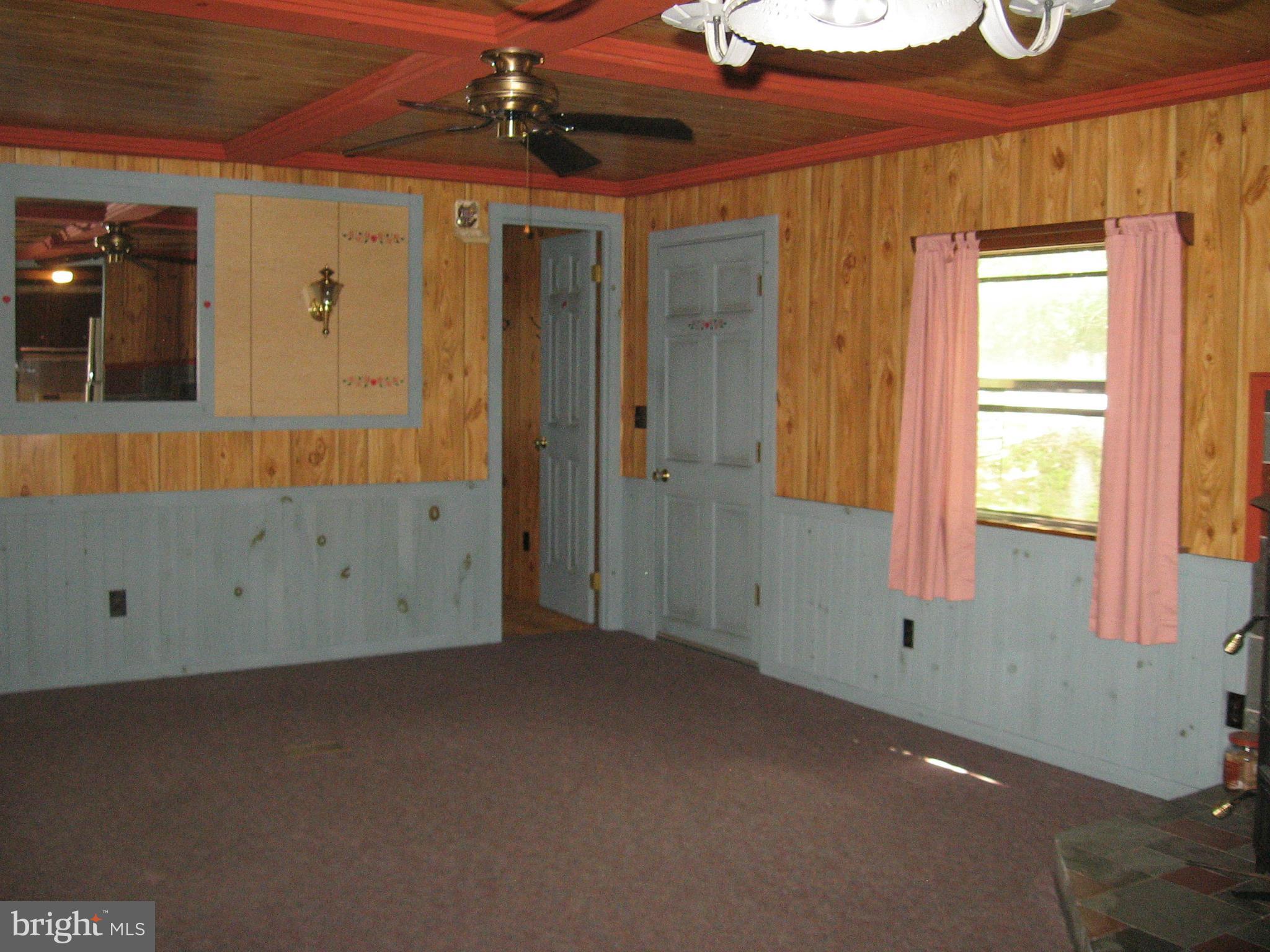 92 Funk Berkeley Springs Berkeley Springs, WV 25411 - Photo 26 of 30 Living Room