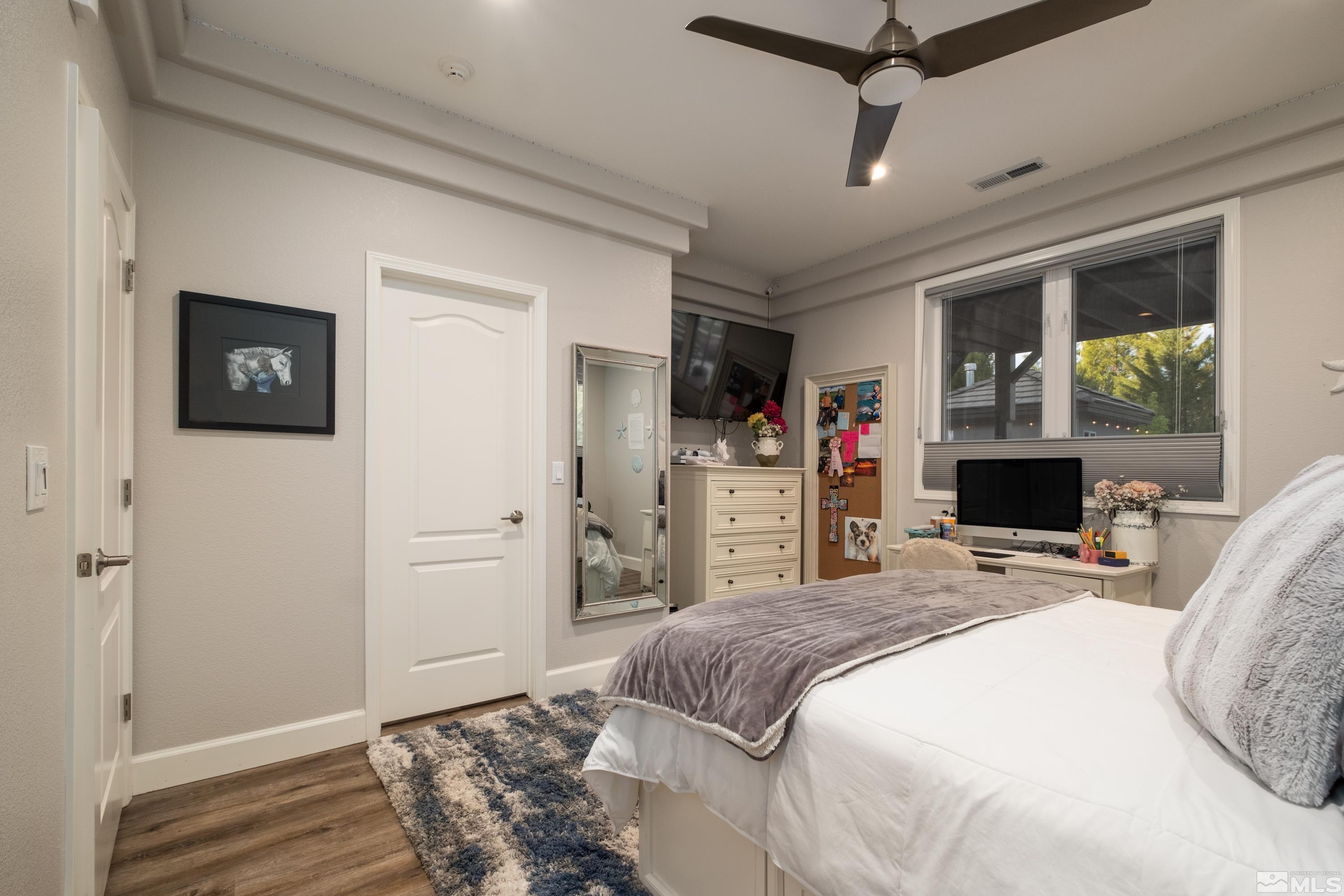 4300 Juniper Trail Reno, NV 89519 - Photo 37 of 39 a bedroom with a bed closet and a flat tv screen