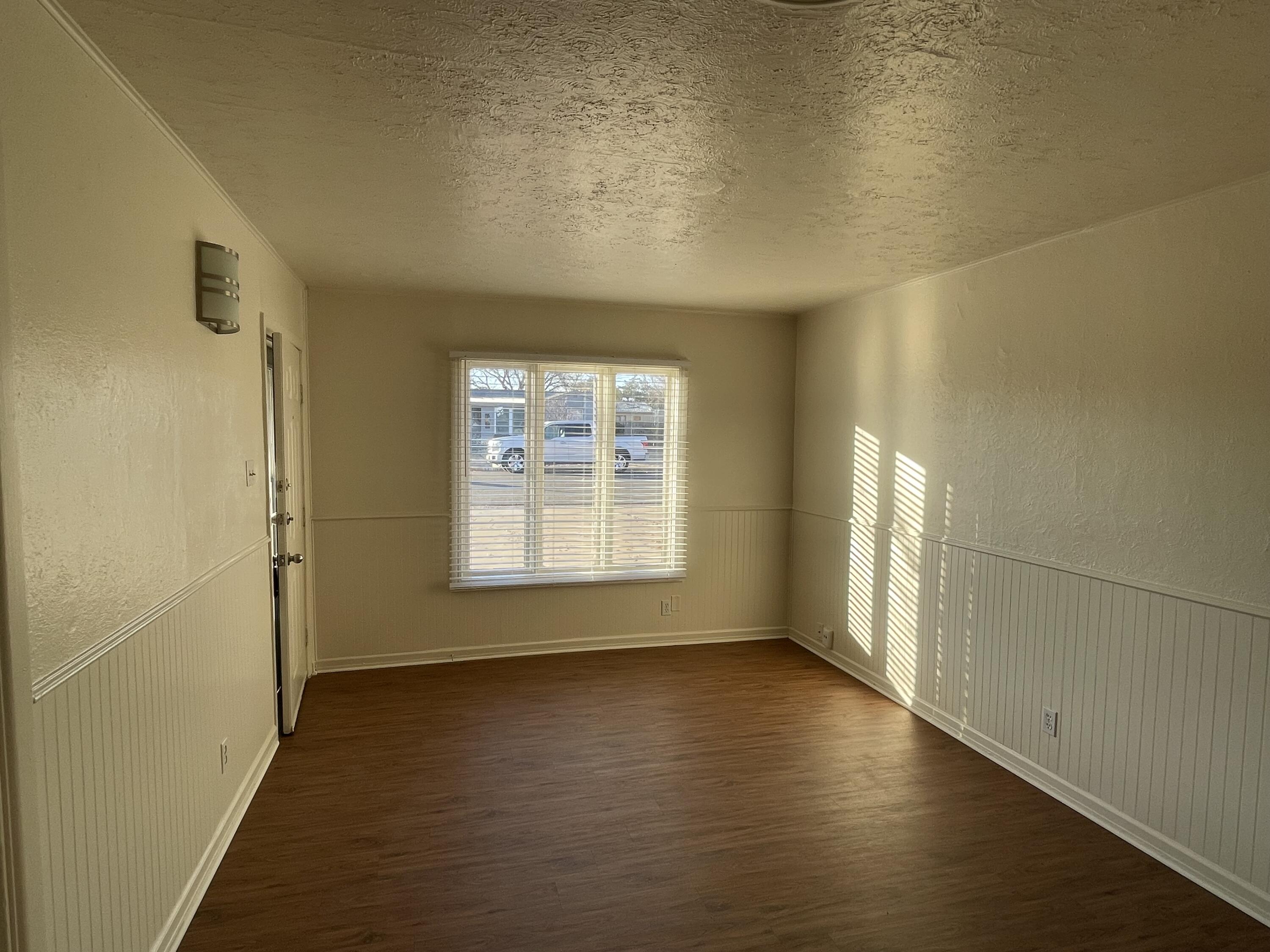 4802 39th Street Lubbock, TX 79414 - Photo 4 of 19 Living 1