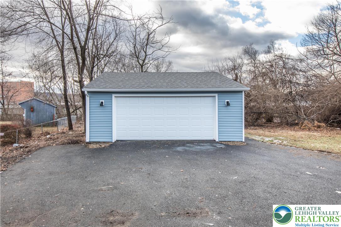 1453 Stanford Road Bethlehem, PA 18018 - Photo 3 of 31