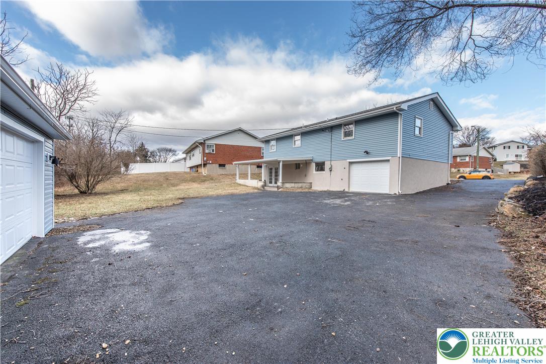 1453 Stanford Road Bethlehem, PA 18018 - Photo 4 of 31