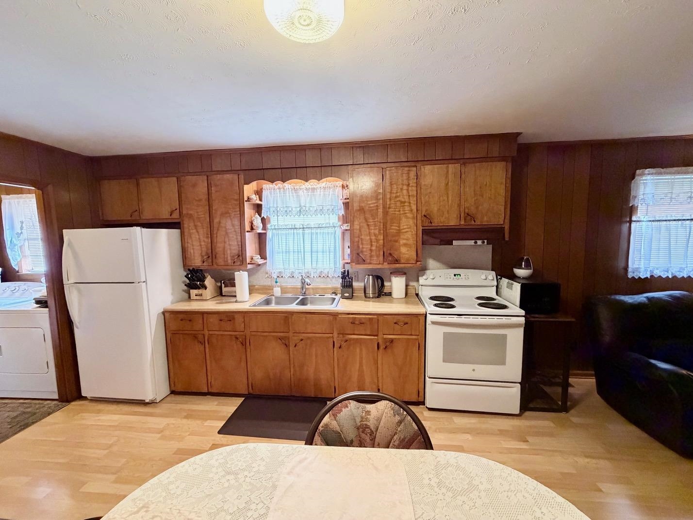 321 Pipkin Road Jackson, TN 38305 - Photo 6 of 16 a kitchen with refrigerator and window