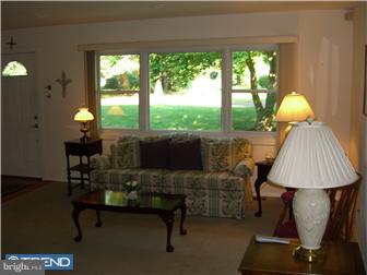 931 Essex Road Rydal, PA 19046 - Photo 3 of 11 Living Room