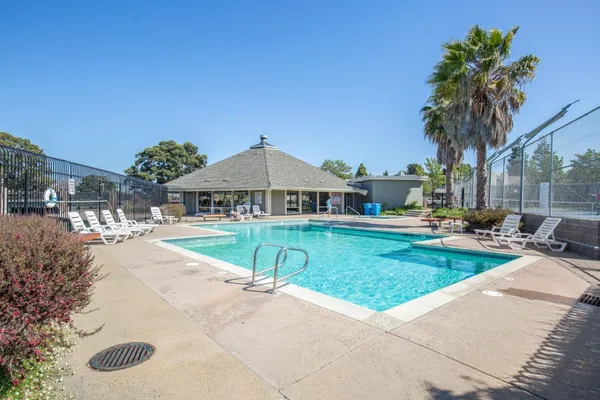 a view of a house with backyard and a tree