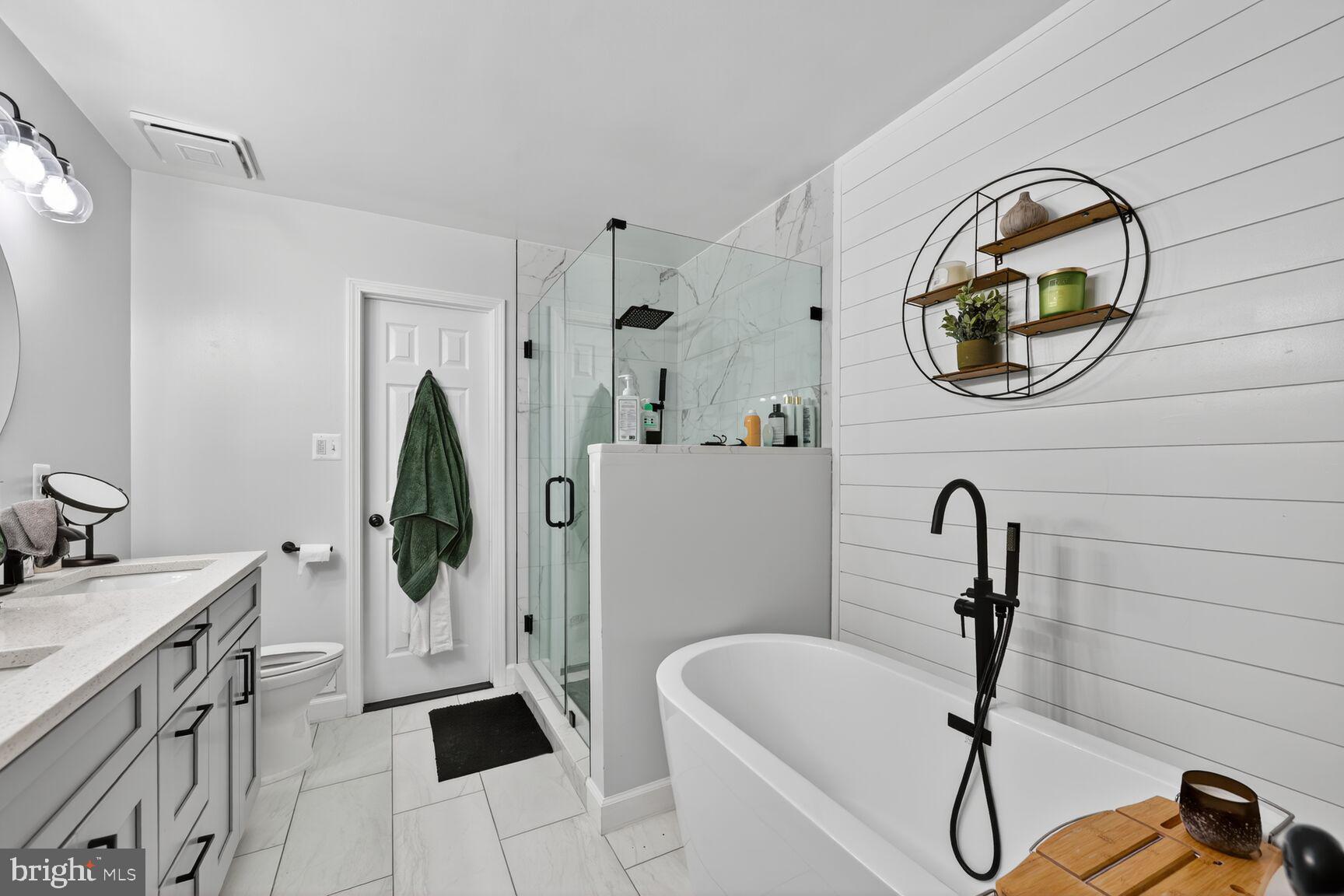 13486 Grouserun Lane Bristow, VA 20136 - Photo 11 of 20 a bathroom with a sink and mirror with bathtub
