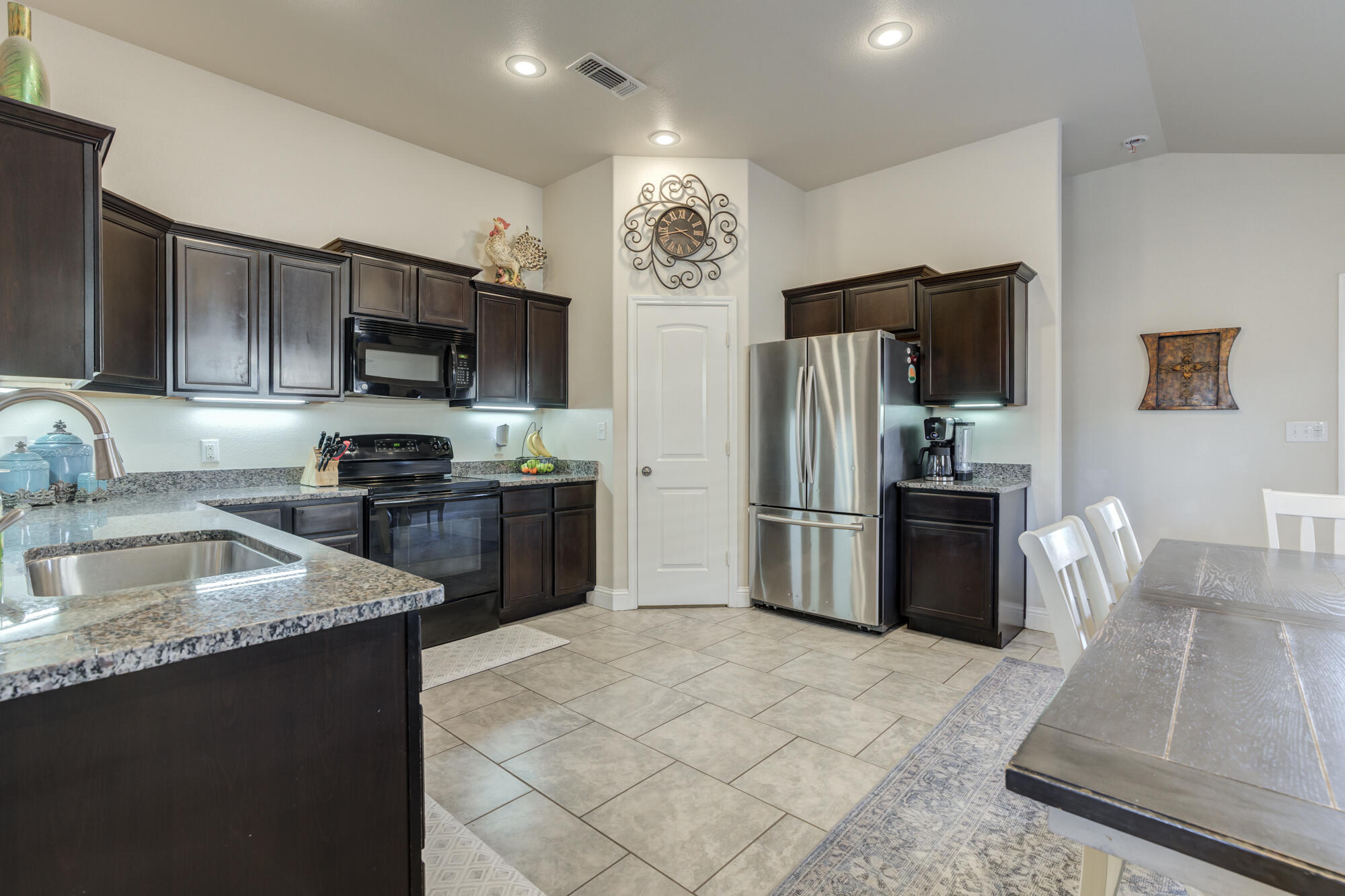 11206 Clinton Avenue Lubbock, TX 79424 - Photo 12 of 29 DSC09721_2_3_4_5