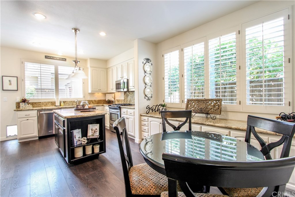 7 Earlywood Ladera Ranch, CA 92694 - Photo 2 of 33 Spacious Kitchen & Breakfast Nook