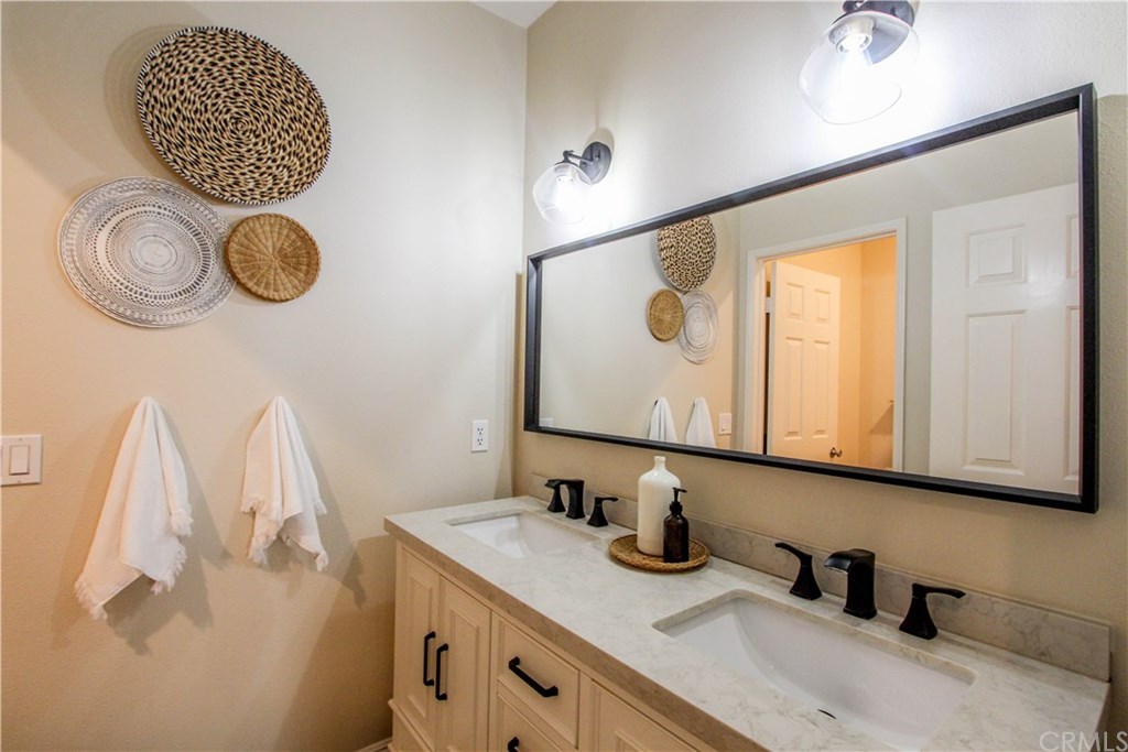 7 Earlywood Ladera Ranch, CA 92694 - Photo 15 of 33 Full Bath for 2nd & 3rd Bedroom