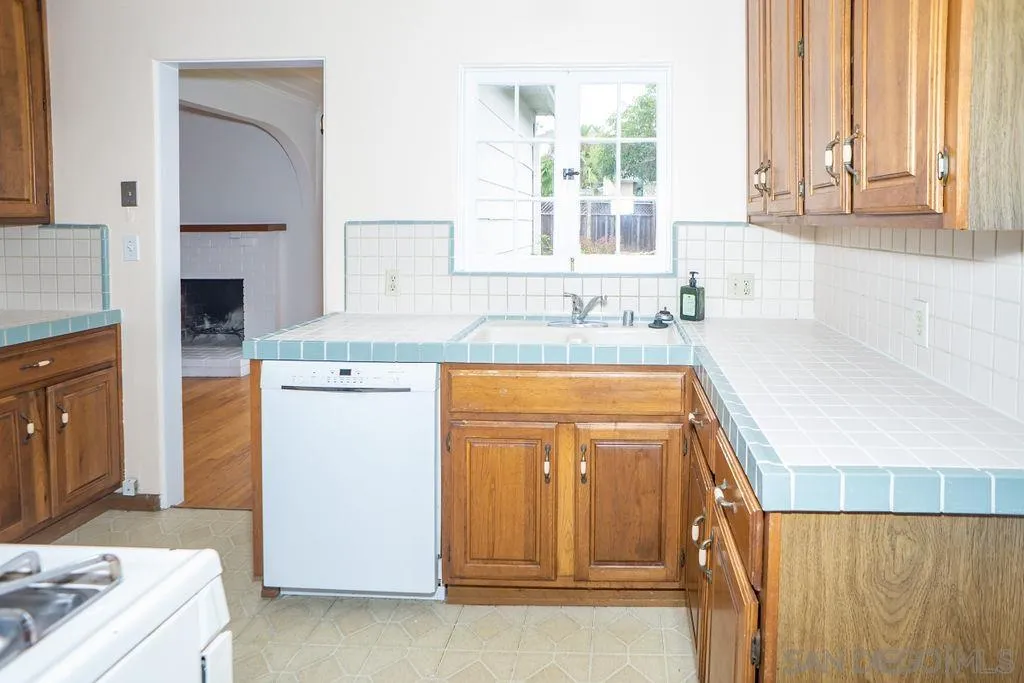 527 Forward Street La Jolla, CA 92037 - Photo 16 of 42 a bathroom with a granite countertop sink a vanity and a bathtub
