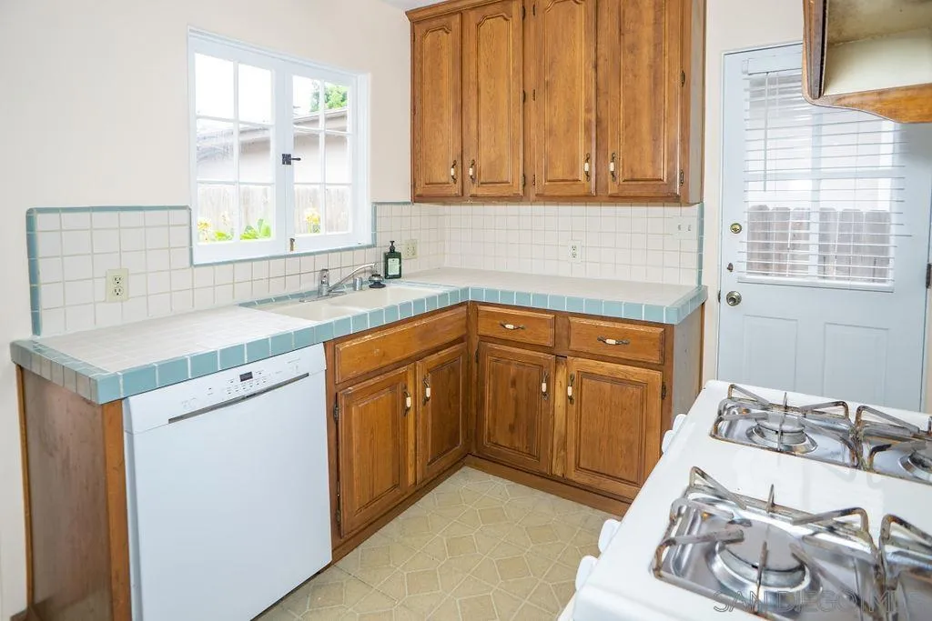527 Forward Street La Jolla, CA 92037 - Photo 17 of 42 a kitchen with stainless steel appliances granite countertop a sink stove and cabinets