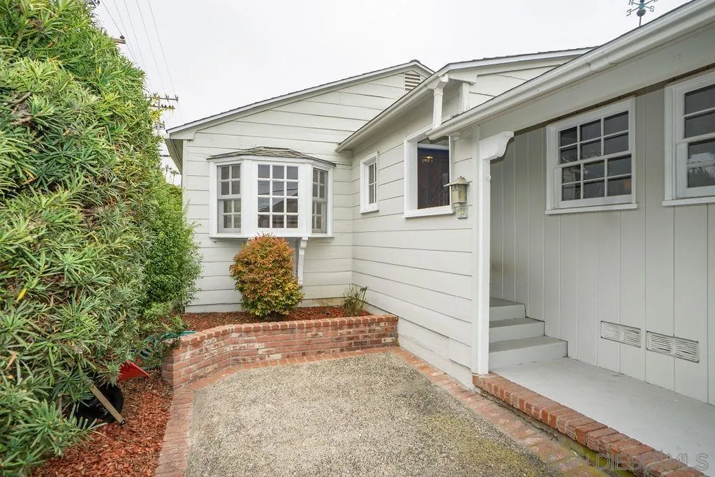 527 Forward Street La Jolla, CA 92037 - Photo 2 of 42 a front view of a house with a yard