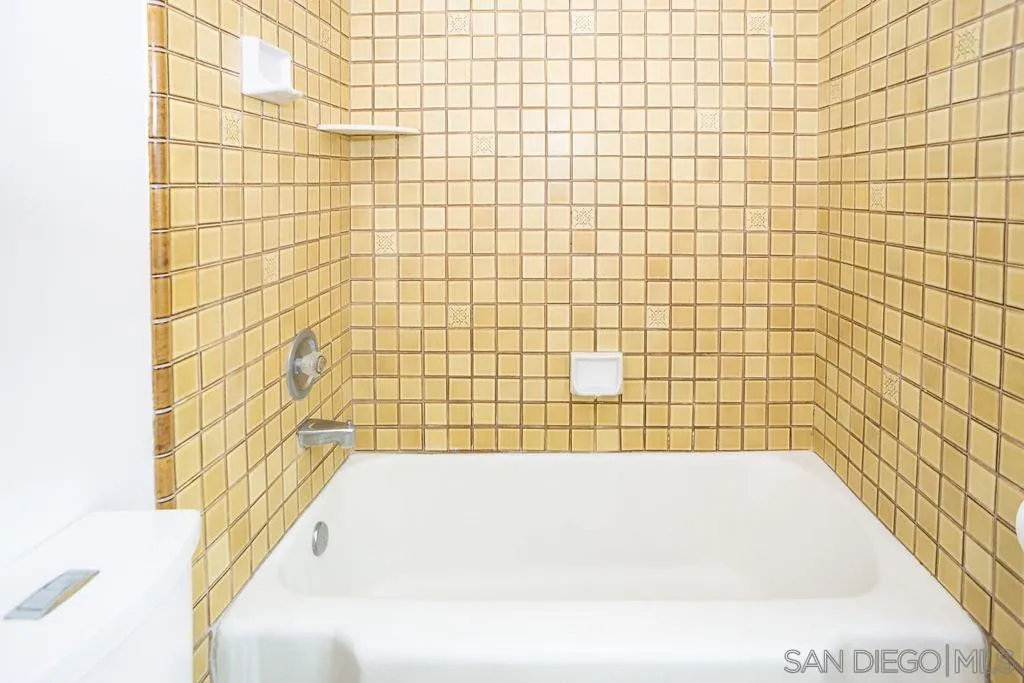 527 Forward Street La Jolla, CA 92037 - Photo 23 of 42 a bathroom with a bathtub and shower