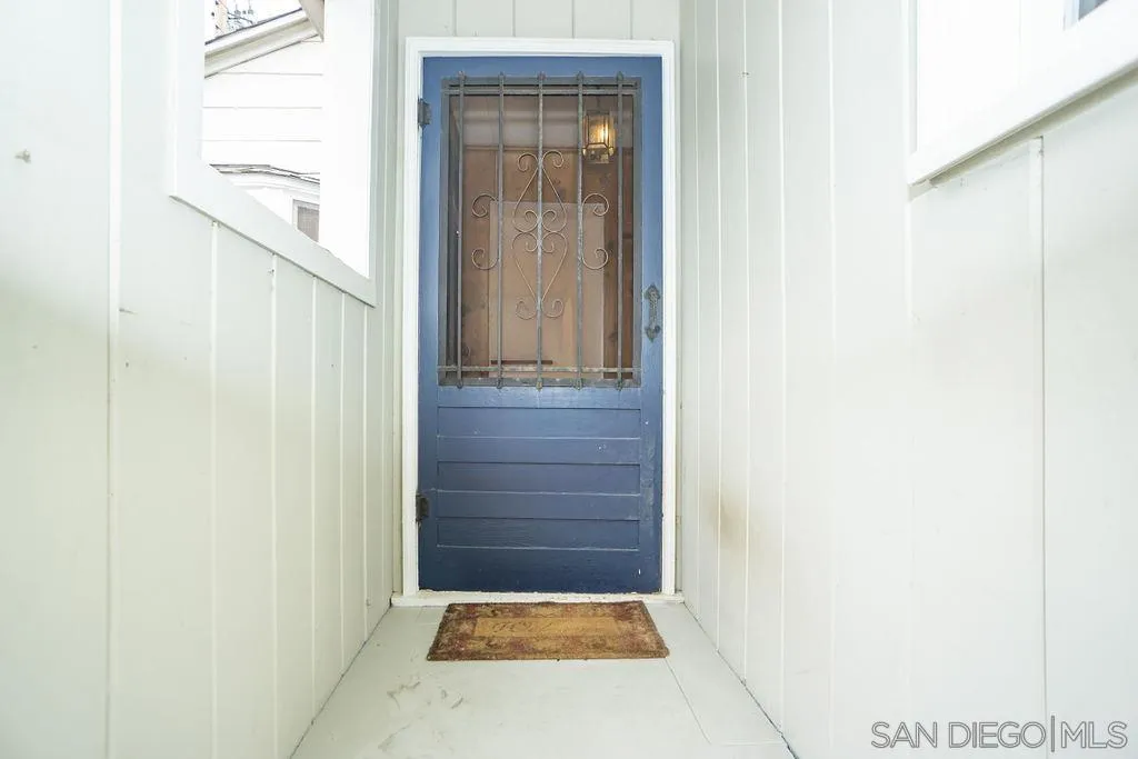 527 Forward Street La Jolla, CA 92037 - Photo 3 of 42 a view of wooden door