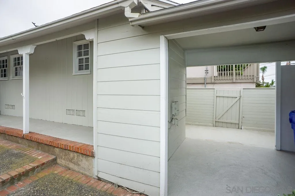 527 Forward Street La Jolla, CA 92037 - Photo 31 of 42 a view of washer and dryer