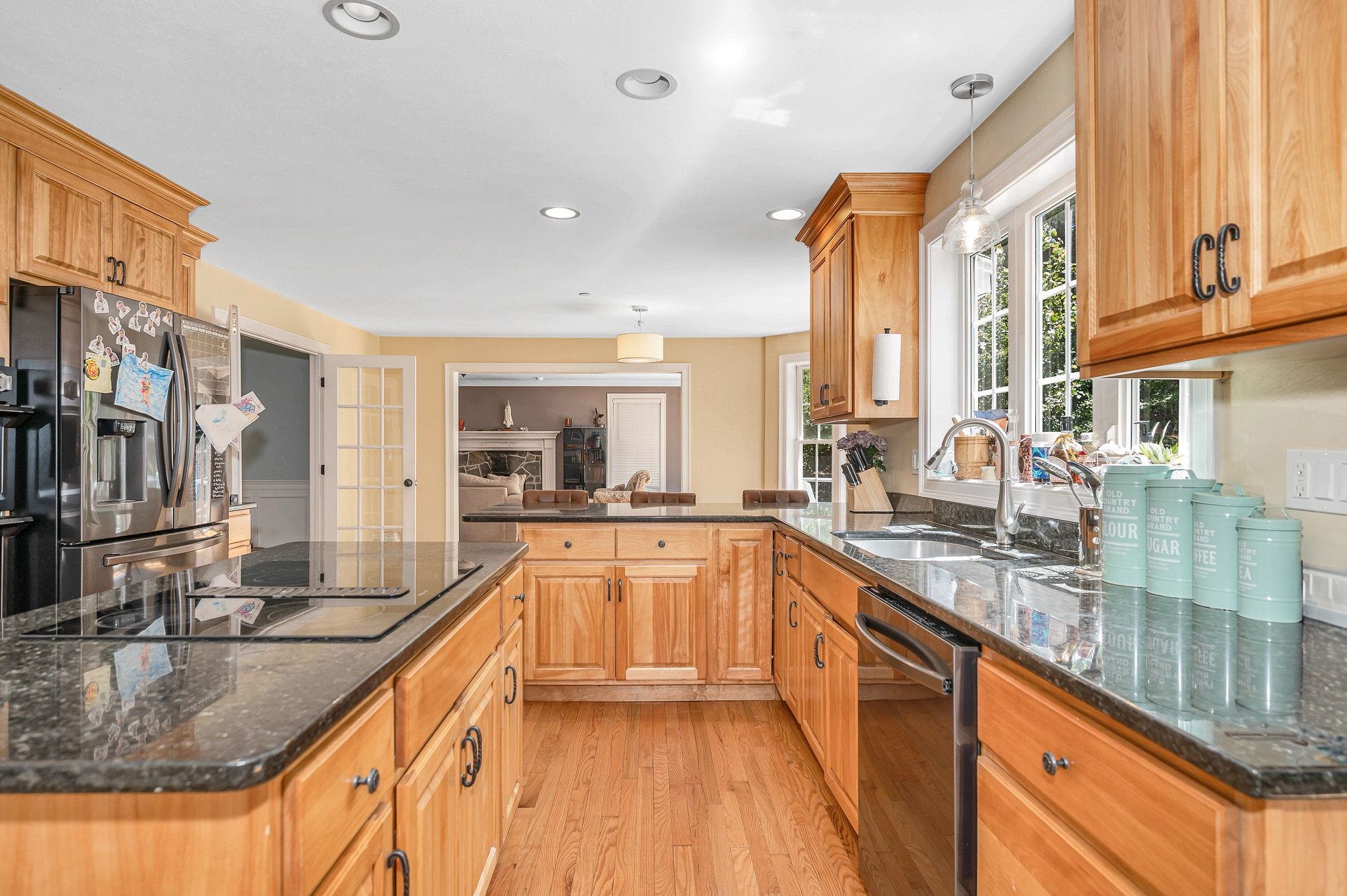 7 Oak Ridge Drive Atkinson, NH 03811 - Photo 6 of 37