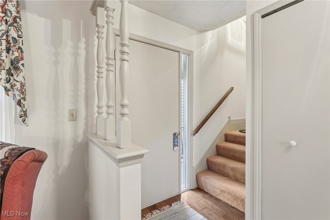9701 Hoose Road Mentor, OH 44060 - Photo 3 of 45 Foyer entrance