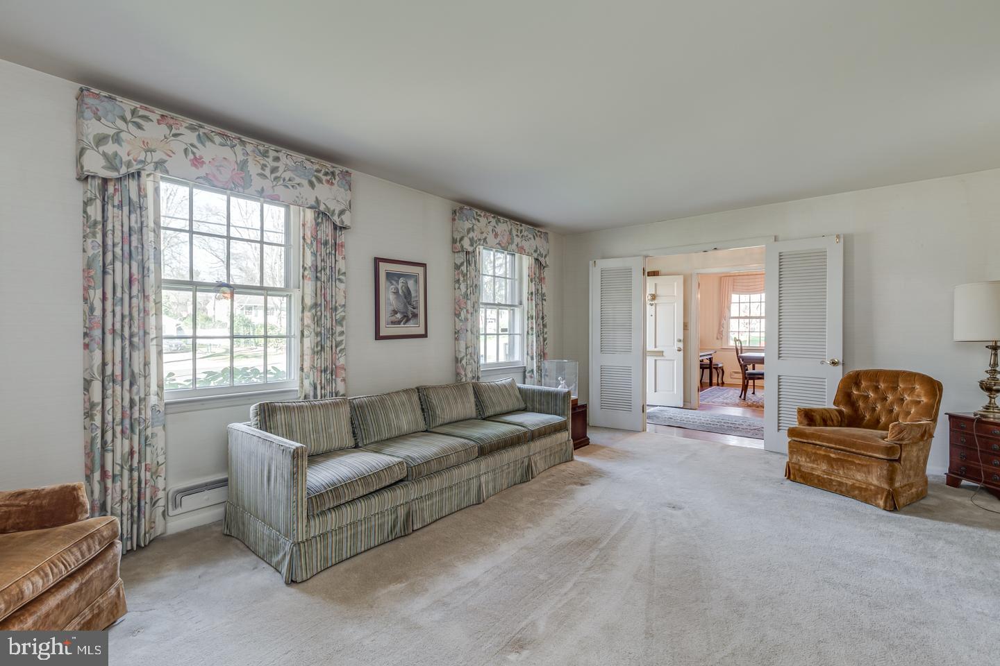 313 Covered Bridge Road Cherry Hill, NJ 08034 - Photo 5 of 26 Living Room