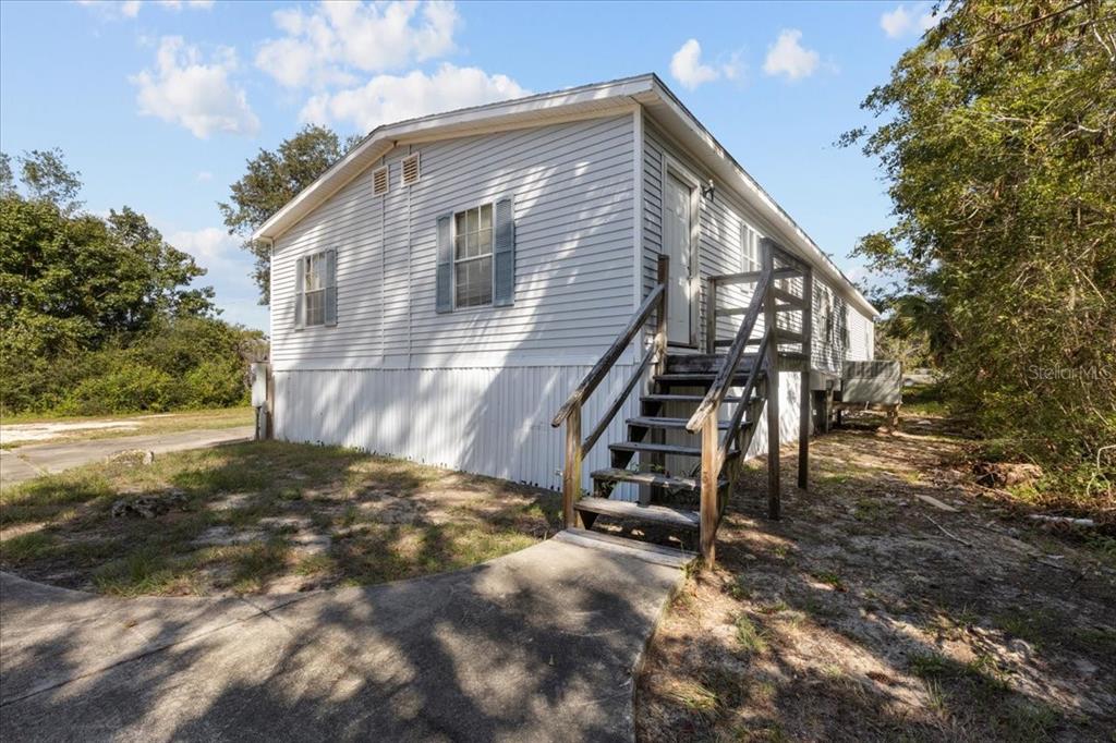 4945 Southwest Highway 358 Steinhatchee, FL 32359 - Photo 28 of 35 a backyard of a house