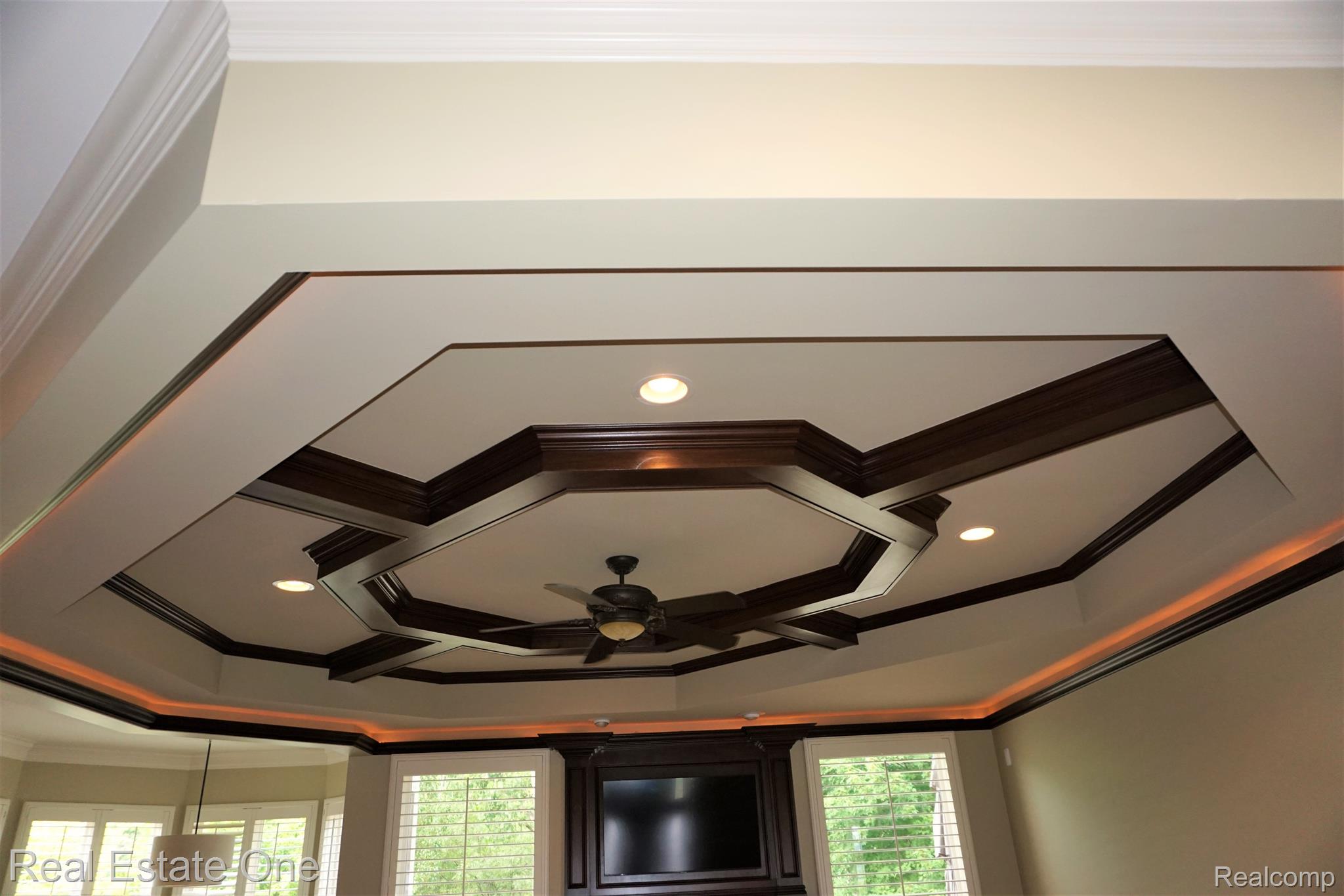2949 Ambleside Court Rochester, MI 48306 - Photo 9 of 67 Custom Molding on the Ceiling of the Great Room