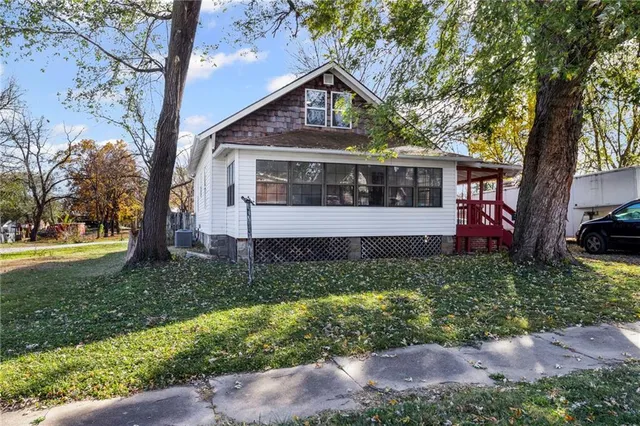 $200,000 | 1017 West Pacific Avenue, Osawatomie, KS 66064