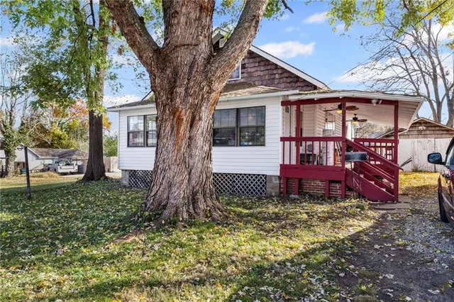 $200,000 | 1017 West Pacific Avenue, Osawatomie, KS 66064