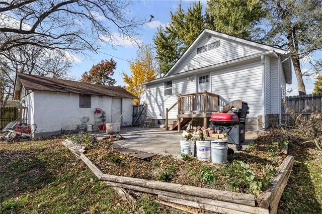 $200,000 | 1017 West Pacific Avenue, Osawatomie, KS 66064