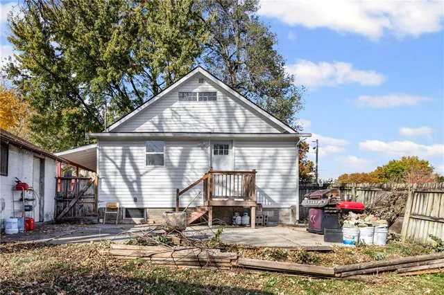 $200,000 | 1017 West Pacific Avenue, Osawatomie, KS 66064