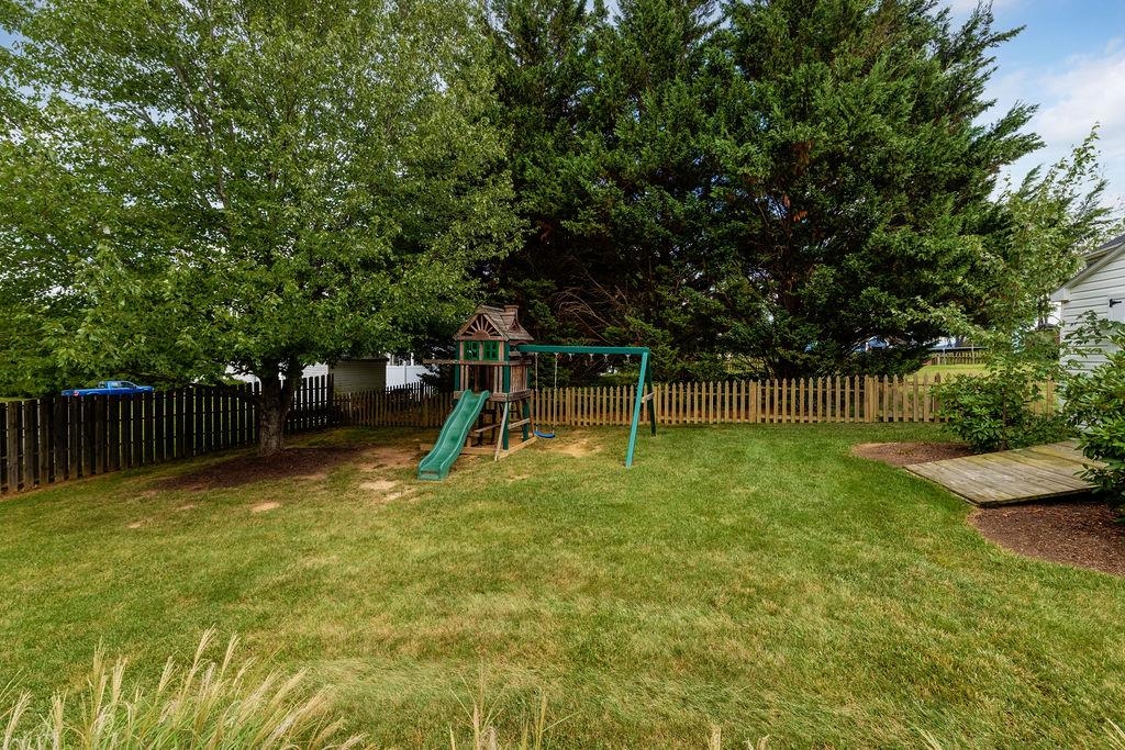 30 Sir Robin Road Waynesboro, VA 22980 - Photo 57 of 62 a view of a backyard with a small cabin