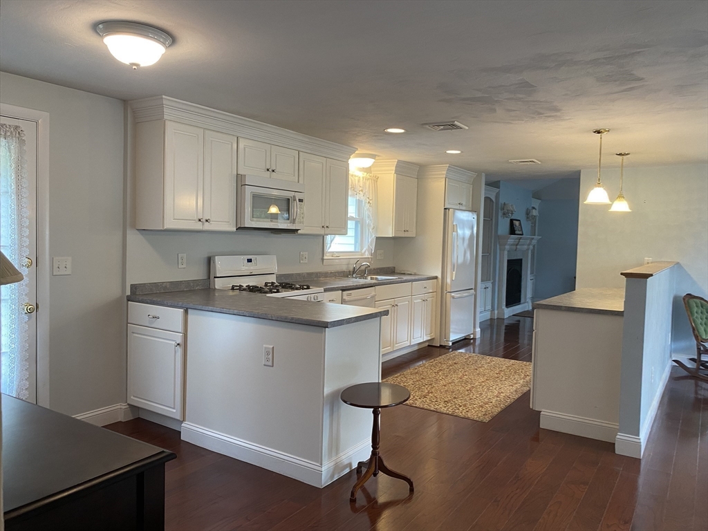 9 White Road Holbrook, MA 02343 - Photo 5 of 18 Gallery Image 5