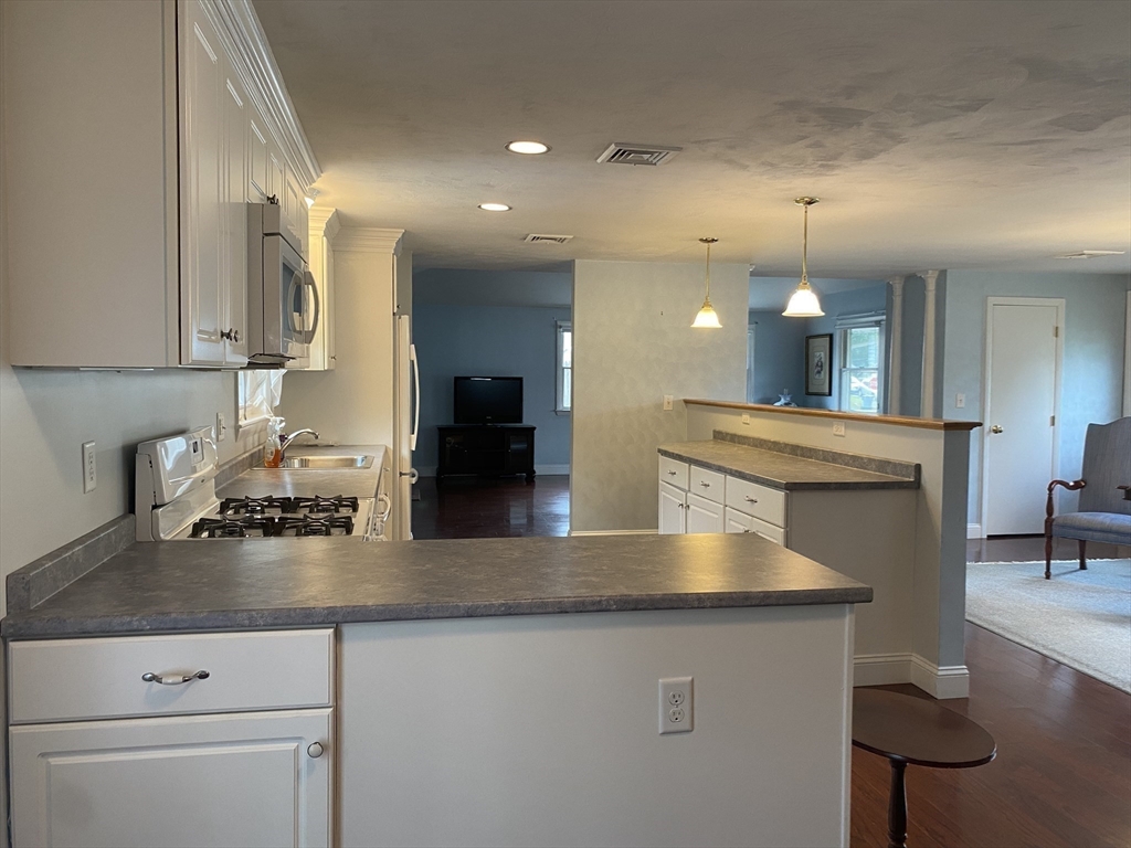 9 White Road Holbrook, MA 02343 - Photo 6 of 18 Gallery Image 6