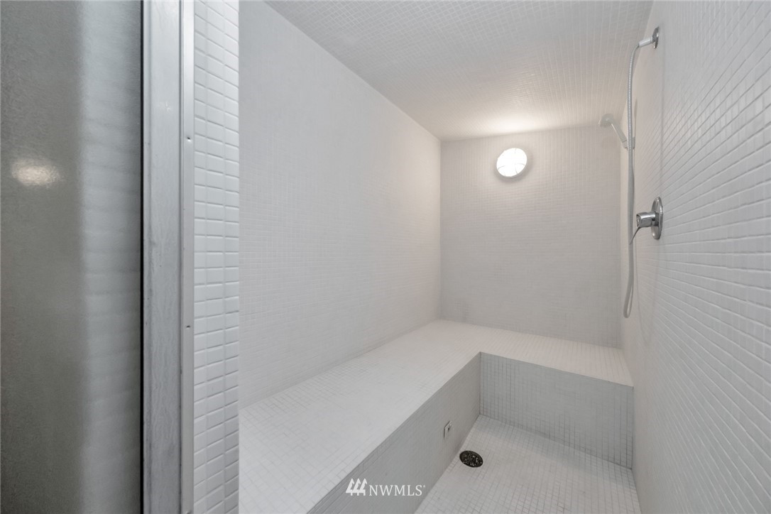 23304 35th Avenue Southeast Bothell, WA 98021 - Photo 24 of 34 a bathroom with a bathtub