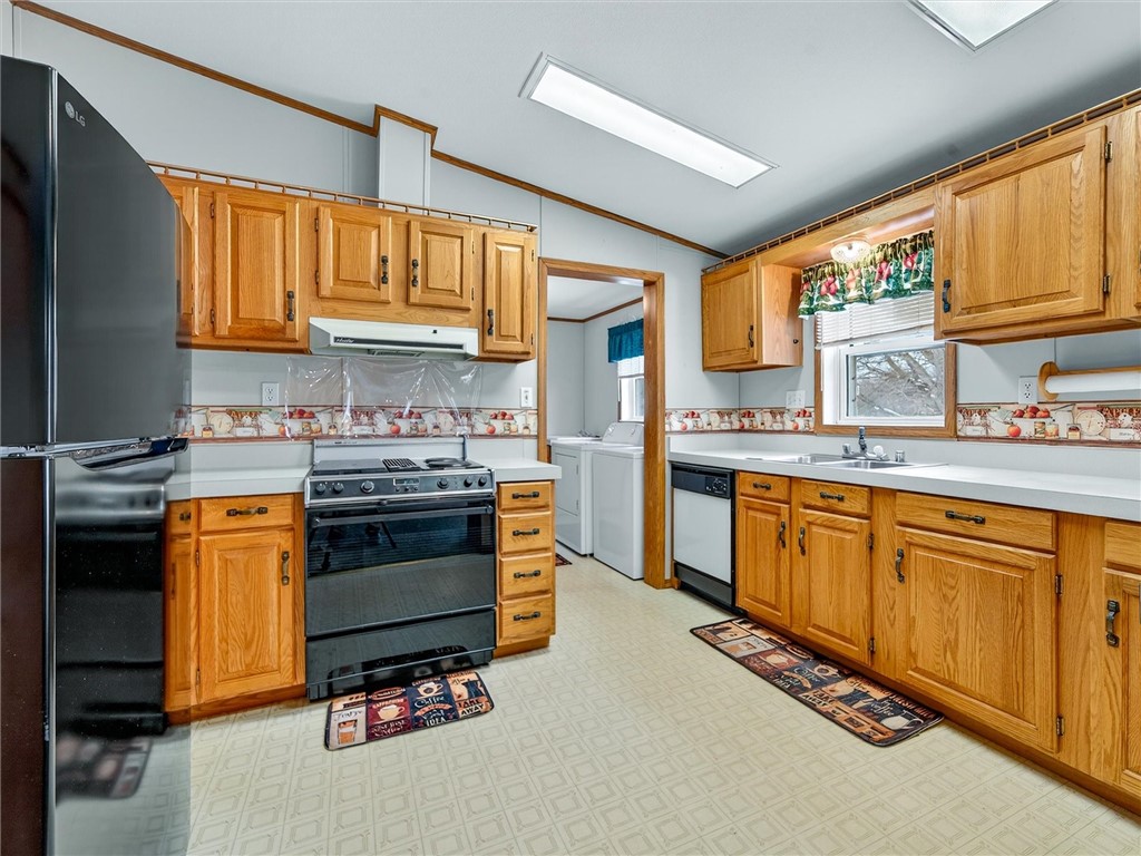 180 River Street Avon, NY 14414 - Photo 5 of 37