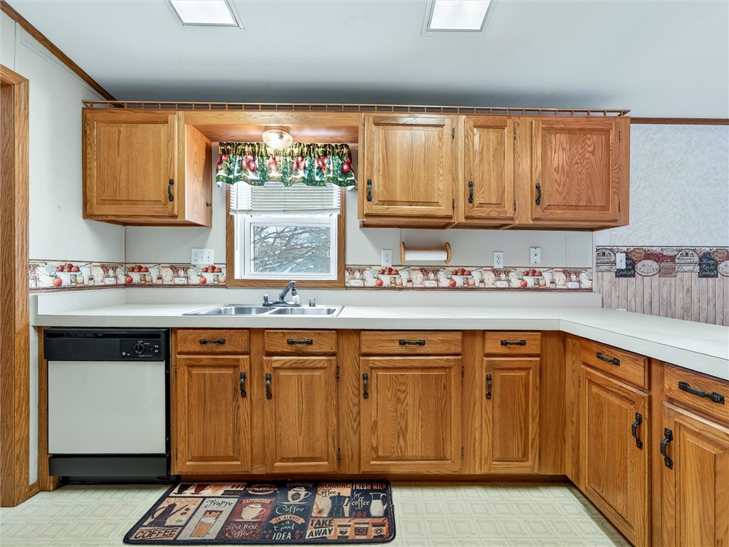 180 River Street Avon, NY 14414 - Photo 6 of 37