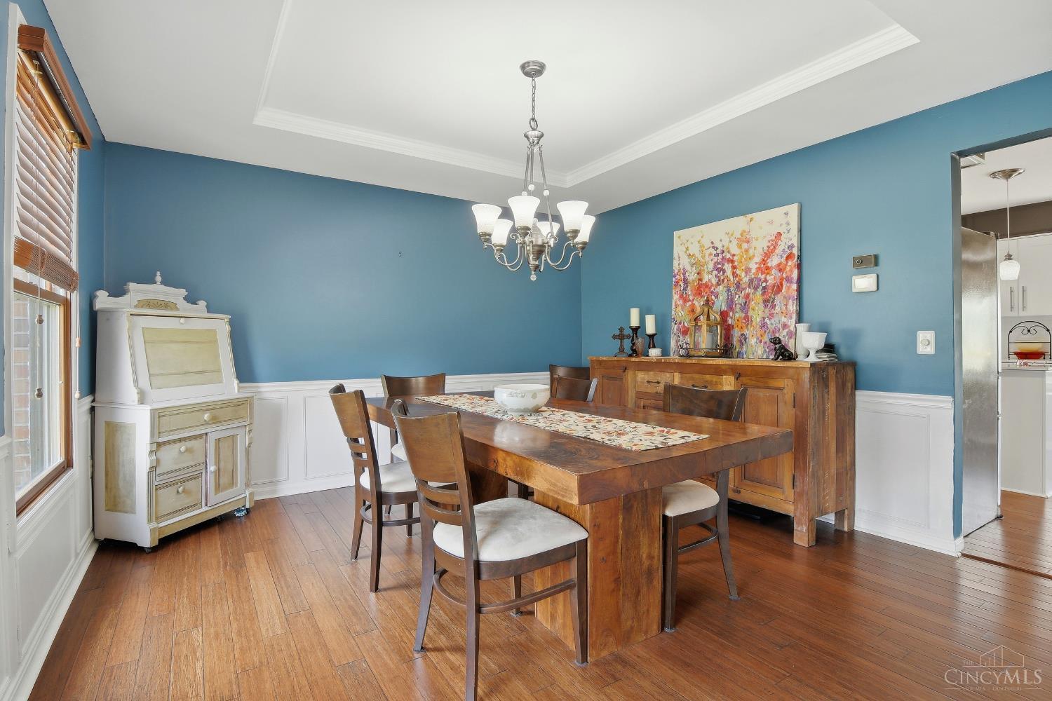4374 Boomer Road Cincinnati, OH 45247 - Photo 4 of 49