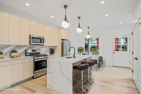 $5,200 | 24 Skillman Street, Unit LOWR, Roslyn, NY 11576
