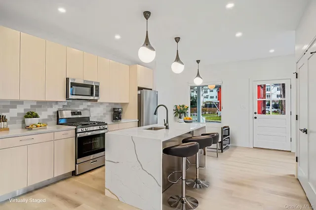 $5,500 | 24 Skillman Street, Unit LOWR, Roslyn, NY 11576