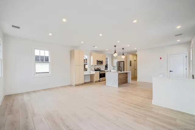 $5,500 | 24 Skillman Street, Unit LOWR, Roslyn, NY 11576