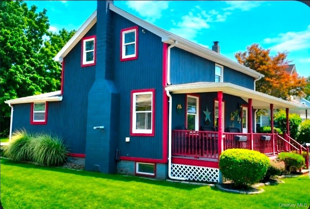 1800's Colonial in move in condition with a great old barn