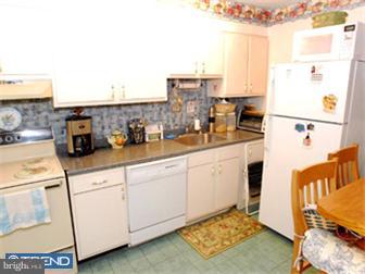 400 Glendale Road, Unit H20 Havertown, PA 19083 - Photo 2 of 8 Kitchen